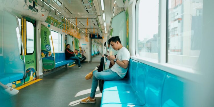 Baidu estrena Ernie 5.0 para traducción simultánea en aplicaciones móviles